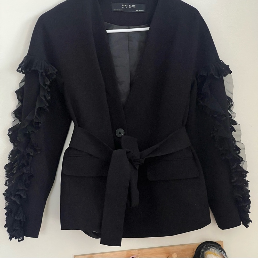 Zara Black Blazer with belt & Ruffled Sleeves perfect condition size xs no flaws - Picture 3 of 6